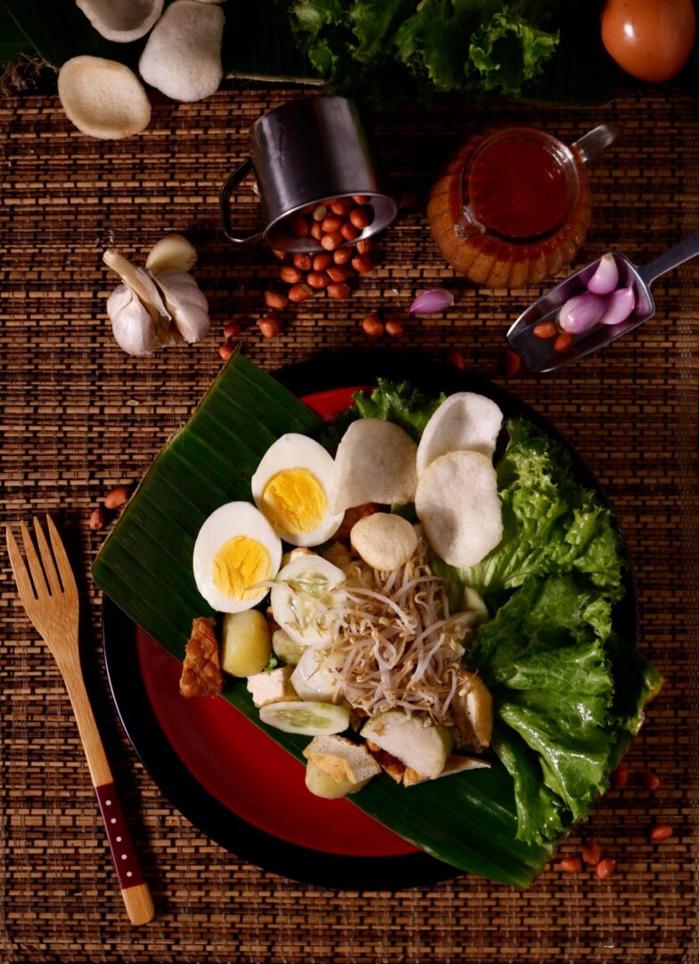 salad-with-egg-3008740